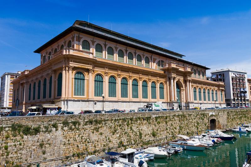bigstock-Victuals-Market-mercato-Delle-281428450